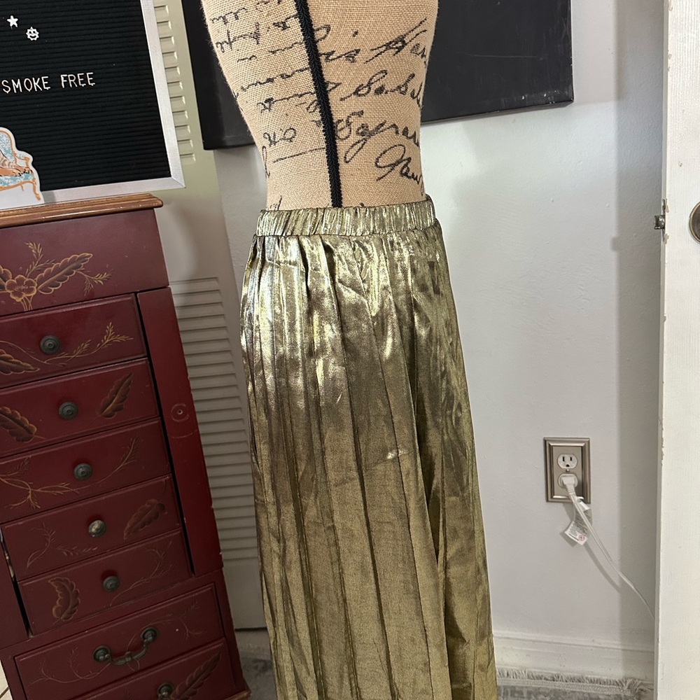 🆕Calligraphie Gold Metallic Pleated Skirt - Picture 14 of 16